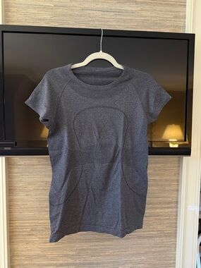 Lululeon Gray Short Sleeve Active Top